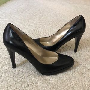 Guess Black Leather Pumps